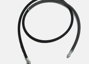 купить Шланг прицепа (2,4 м) (рукав ГОСТ в тканевой оплетке, в пружине) штуцер-штуцер / ПОЛЮС-АЛЬФА