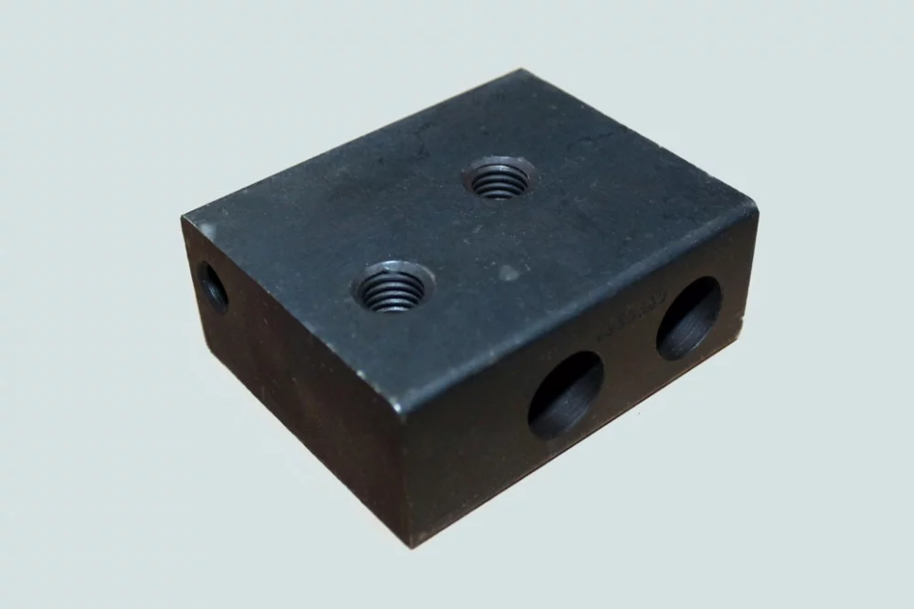 фото усилитель кронштейна (возд. компрессор) (l) dcec 4930840 